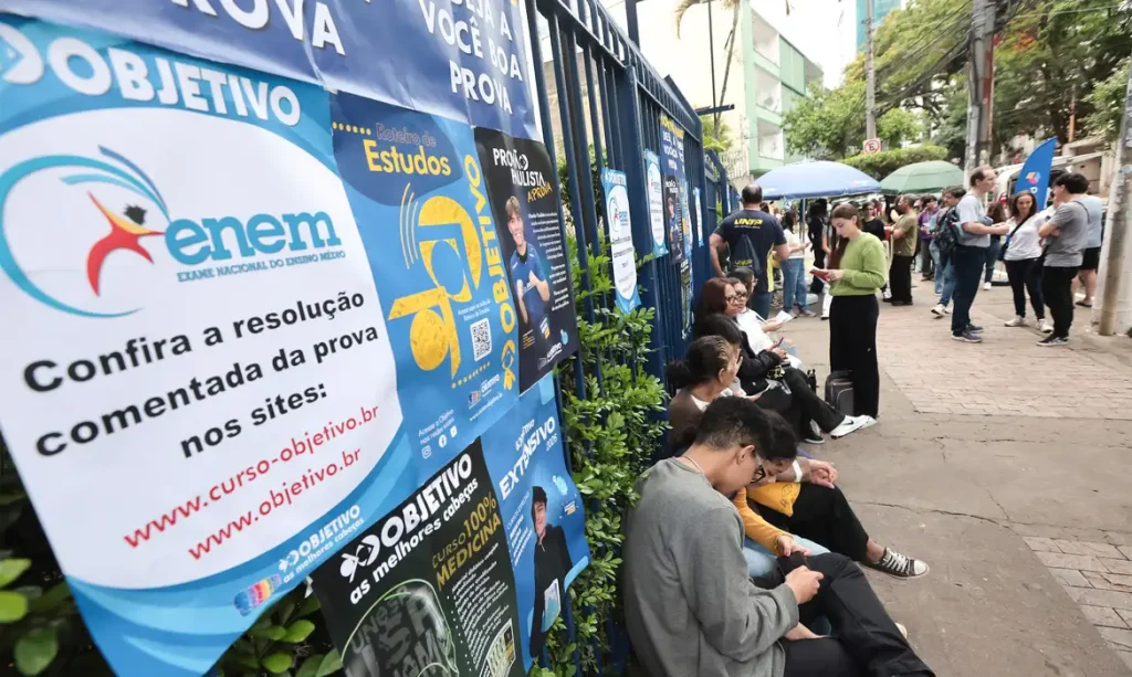 © Paulo Pinto/Agência Brasil O resultado da aceitação da justificativa de ausência, bem como da solicitação de isenção será divulgado pelo Inep em 8 de maio.